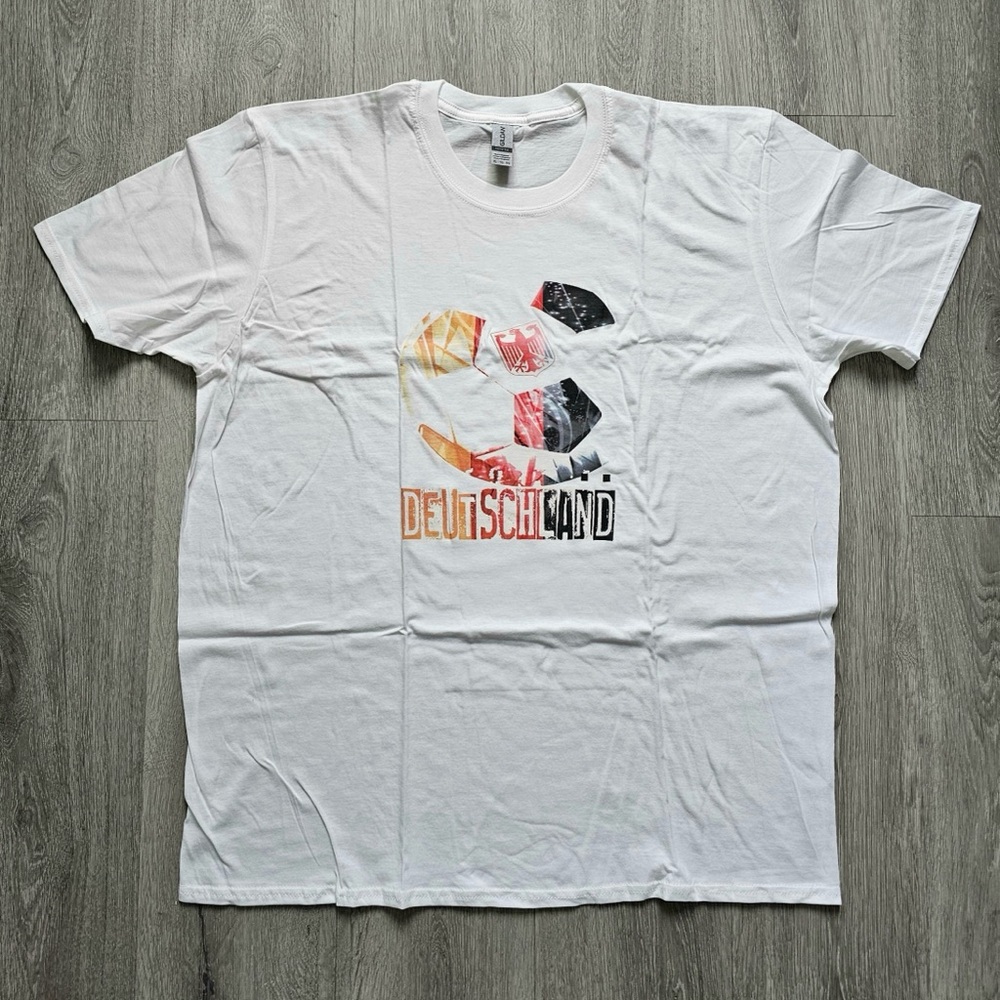 Men’s White T-shirt DEUTSCHLAND with Germany Soccer Symbols Graphic Design Sz XL